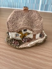 Lilliput Lane Miniature Cottage Figurine Clover Cottage