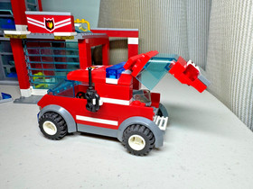 LEGO 7945 - City: Fire Station - 2007 - Retired - 98% Complete