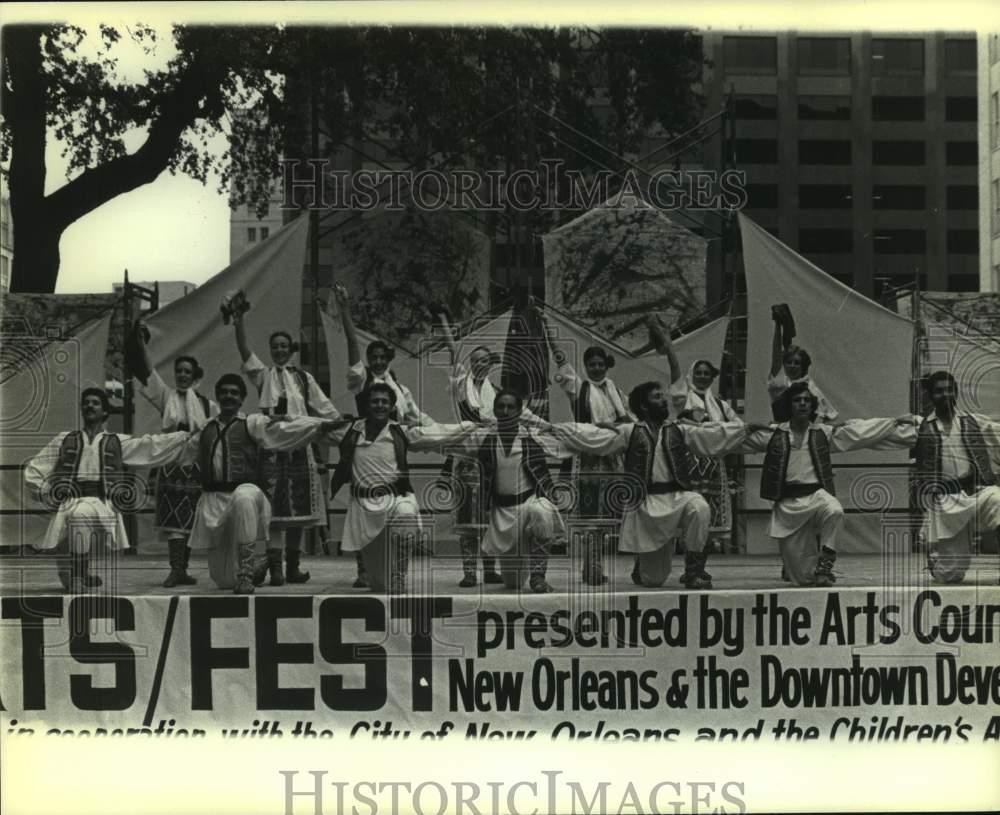 1982 Press Photo Komenka Ethnic Dance Ensemble performing in New Orleans
