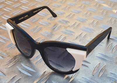 ''Original'' Sonnenbrille Marke Thierry Lasry Modell ''Slutty'' Schwarz Weiß