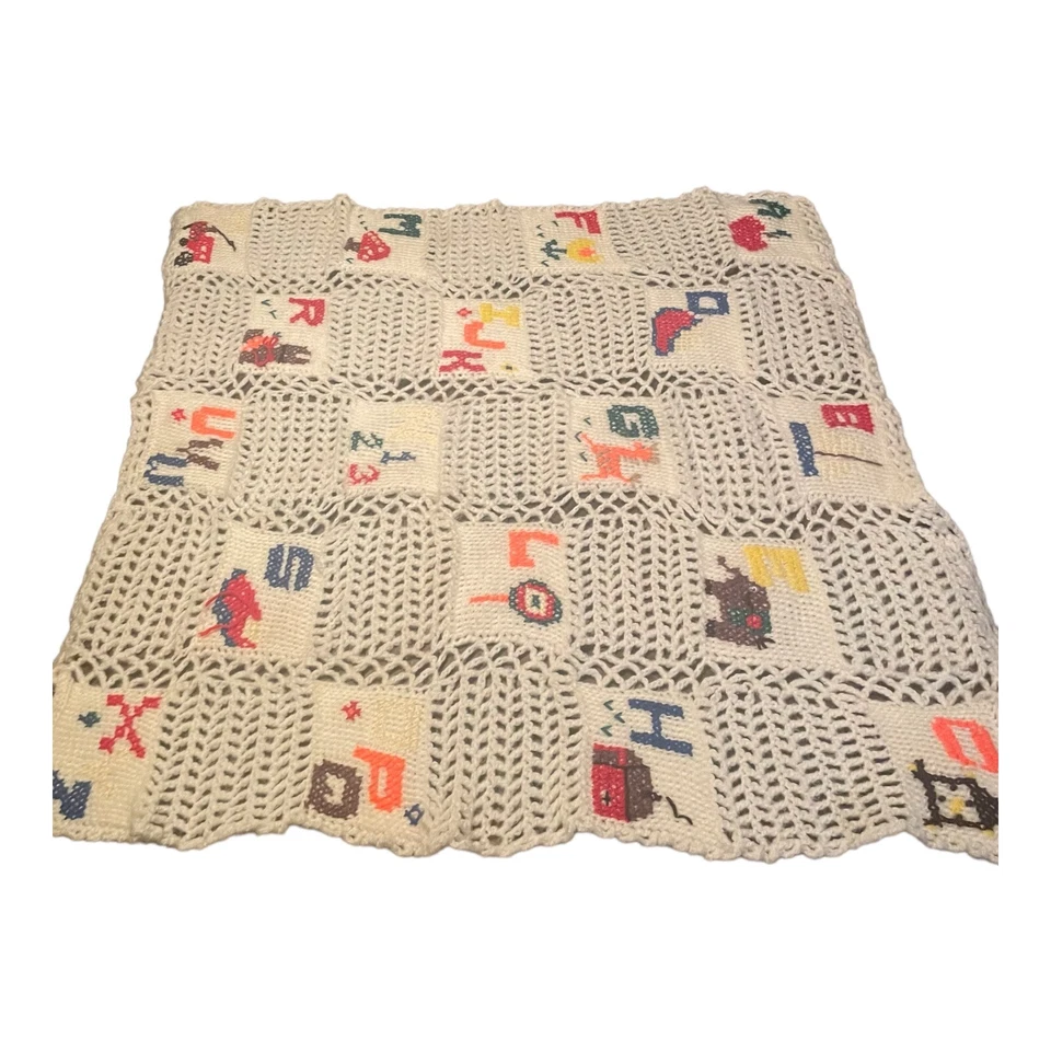 Edredón manta bebé ganchillo vintage hecho a mano ABC cuadrados detallados Apx 45"x45" Foto 2 de 4