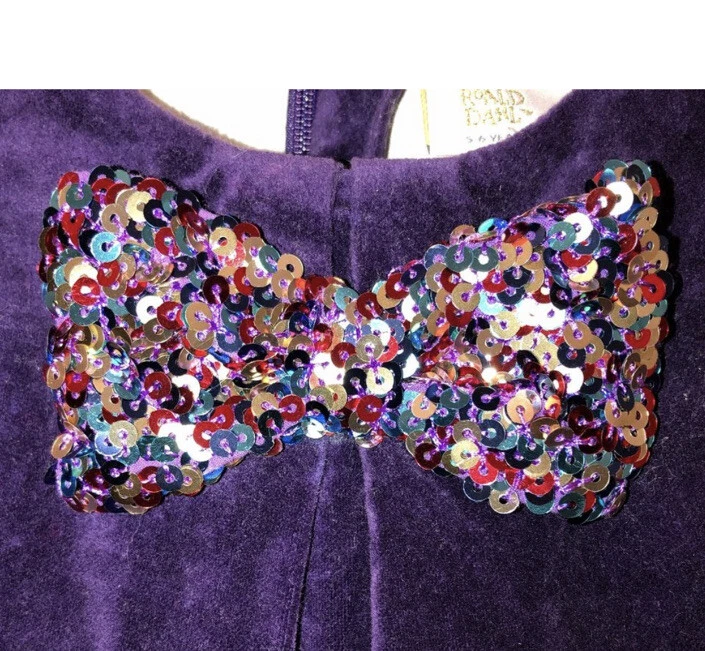 Mini Boden-talla 3/4-EASTER-Roald Dahl-púrpura-vestido-lentejuelas arco-Willy Wonka- Foto 3 de 4