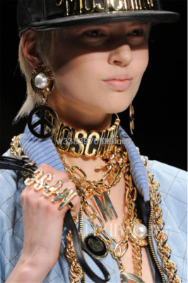 moschino choker