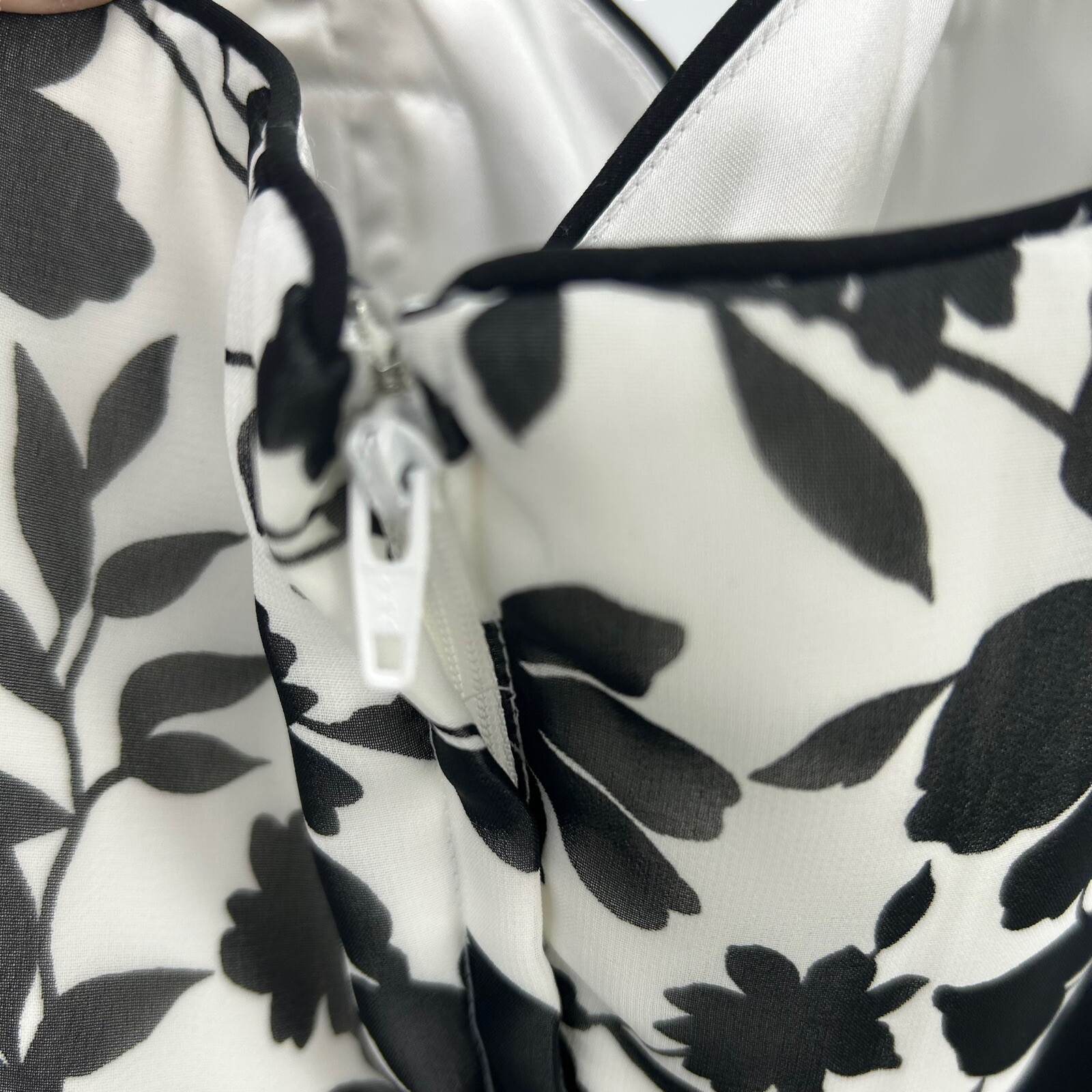 White House Black Market Dress Womens Size 6 Floral Fit and Flare Strapless