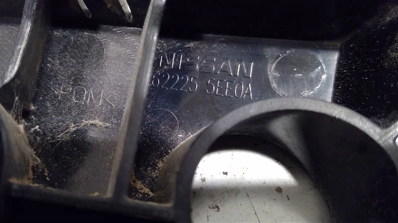 SOPORTE PARACHOQUES DELANTERO IZQUIERDO NISSAN VERSA 2020-2022 OEM 62225-5EE0A Foto 4 de 4