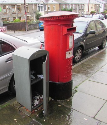 Foto 6x4 geöffnete Royal Mail Drop Box, Bute Street, Treherbert im November 2 c2017