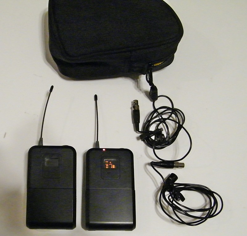 2 Innopow WM333B UHF Bodypack Wireless Microphones