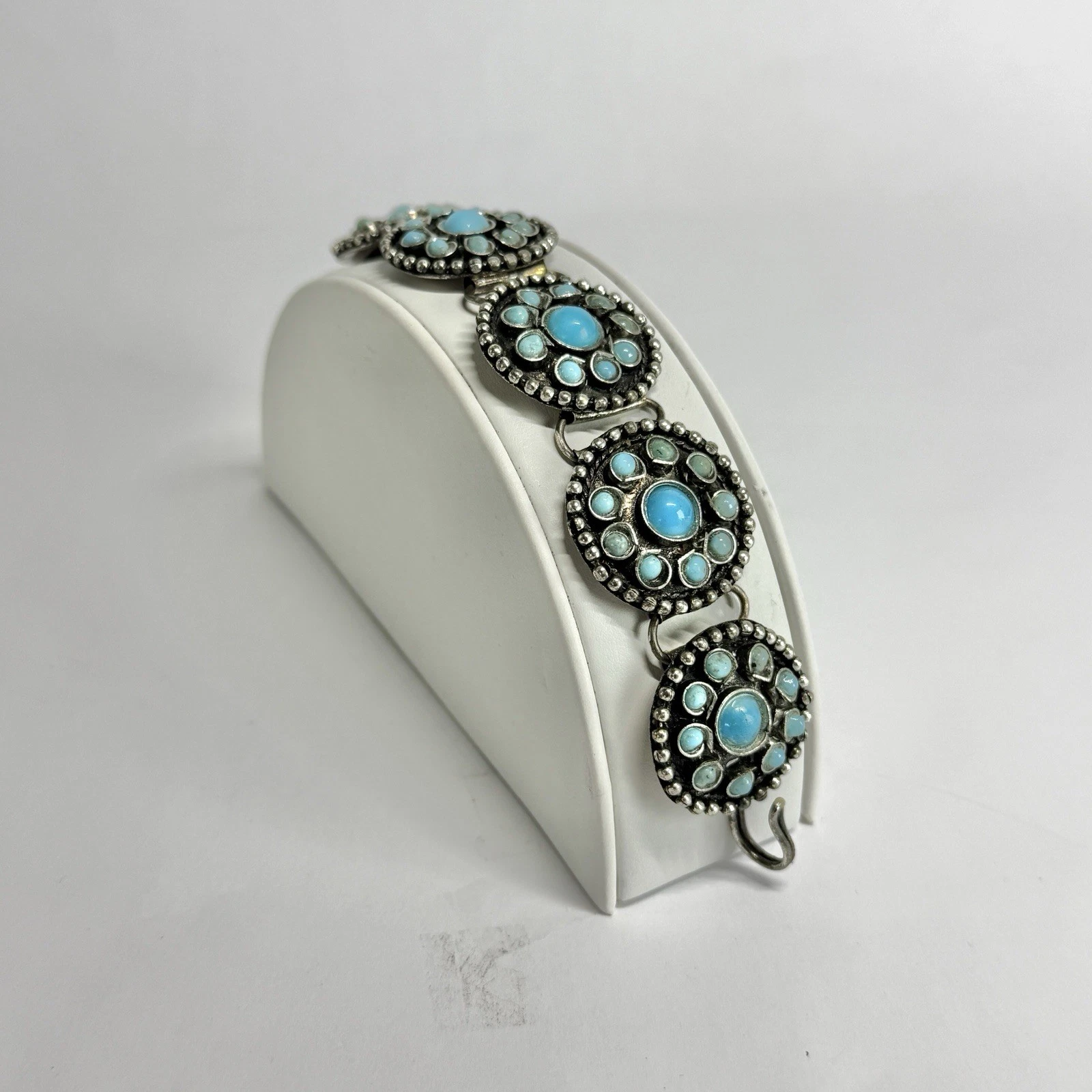 Western Inspired Turquoise Colored Silver Tone Vintage Bracelet Jewelry Br196