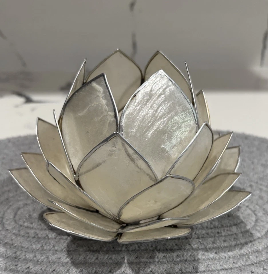 Candelabro votivo Capiz Shell Blooming Lotus vintage - Juego de dos Foto 2 de 4