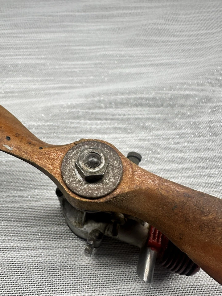 Vtge RARE  1940s K&B TORPEDO 32  Gas Engine W/ Tornado 10 Wooden Prop Not Tested - Image 4 of 4