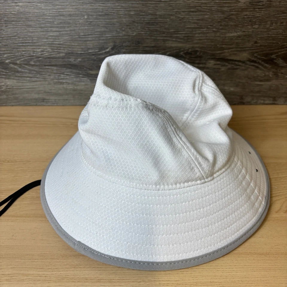 Gorra Birchs On The Lake Bucket blanca M/L Performance Brewhouse New Era Foto 4 de 4