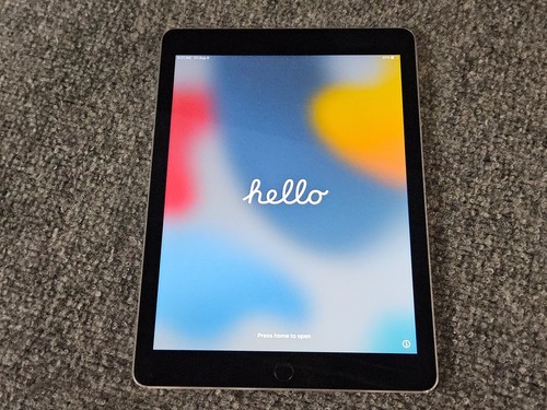 Apple iPad Air 2 A1566 16GB Black/Space Gray 9.7" WiFi Touchscreen Tablet