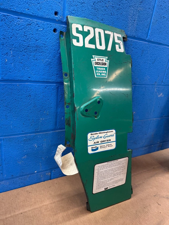 Ford LT 8000 LH Driver Steel Cab Cowl 1976 - 1988 - Image 2 of 4