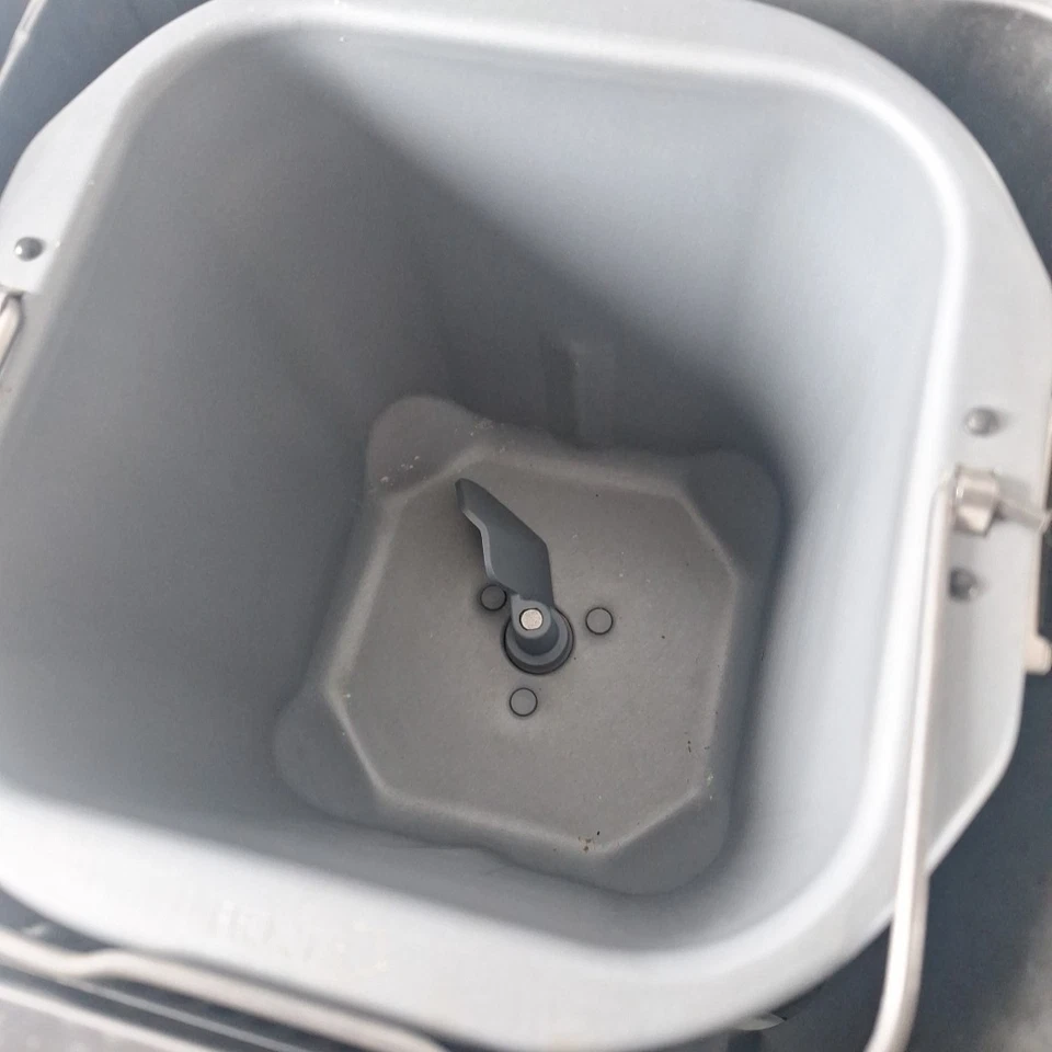 Máquina automática para hacer pan para panadería en casa Hitachi HB-D102 con manual, libro de cocina Foto 3 de 4