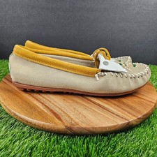 Minnetonka Slippers Womens 9.5 Moccasins Tan Suede Comfort Bow Thunderbird