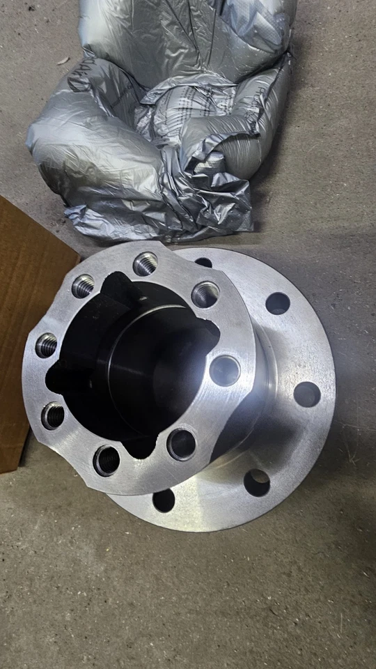 Buje de rueda trasera nuevo OEM GM 15715055 Chevrolet GMC Foto 4 de 4