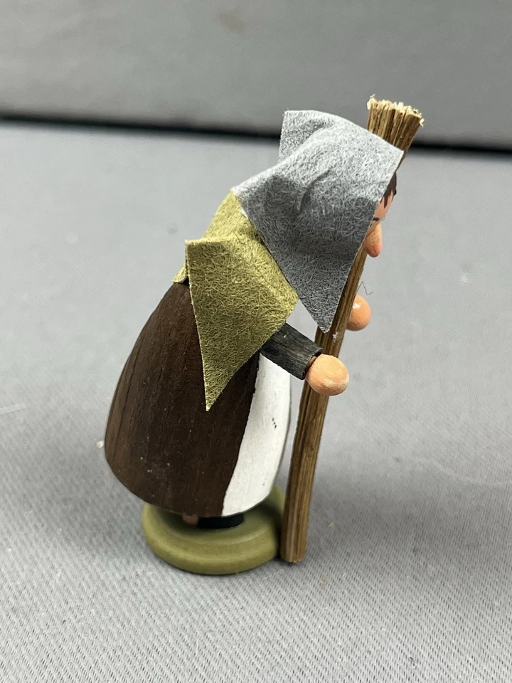 Erzgebirge Hennig Witch Miniature Figure Wooden Hansel Gretel Christmas - Image 4 of 4