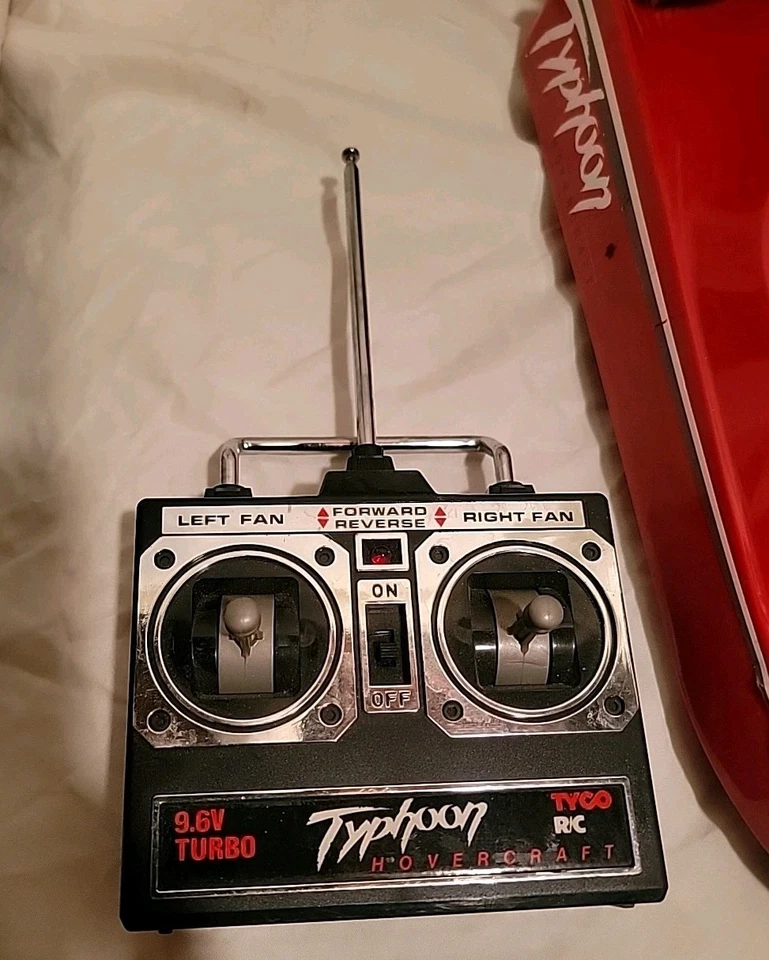 TYCO Typhoon Hovercraft R/C Vintage 9.6 V(LOT OF 2) FOR PARTS OR REPAIR - Image 4 of 4