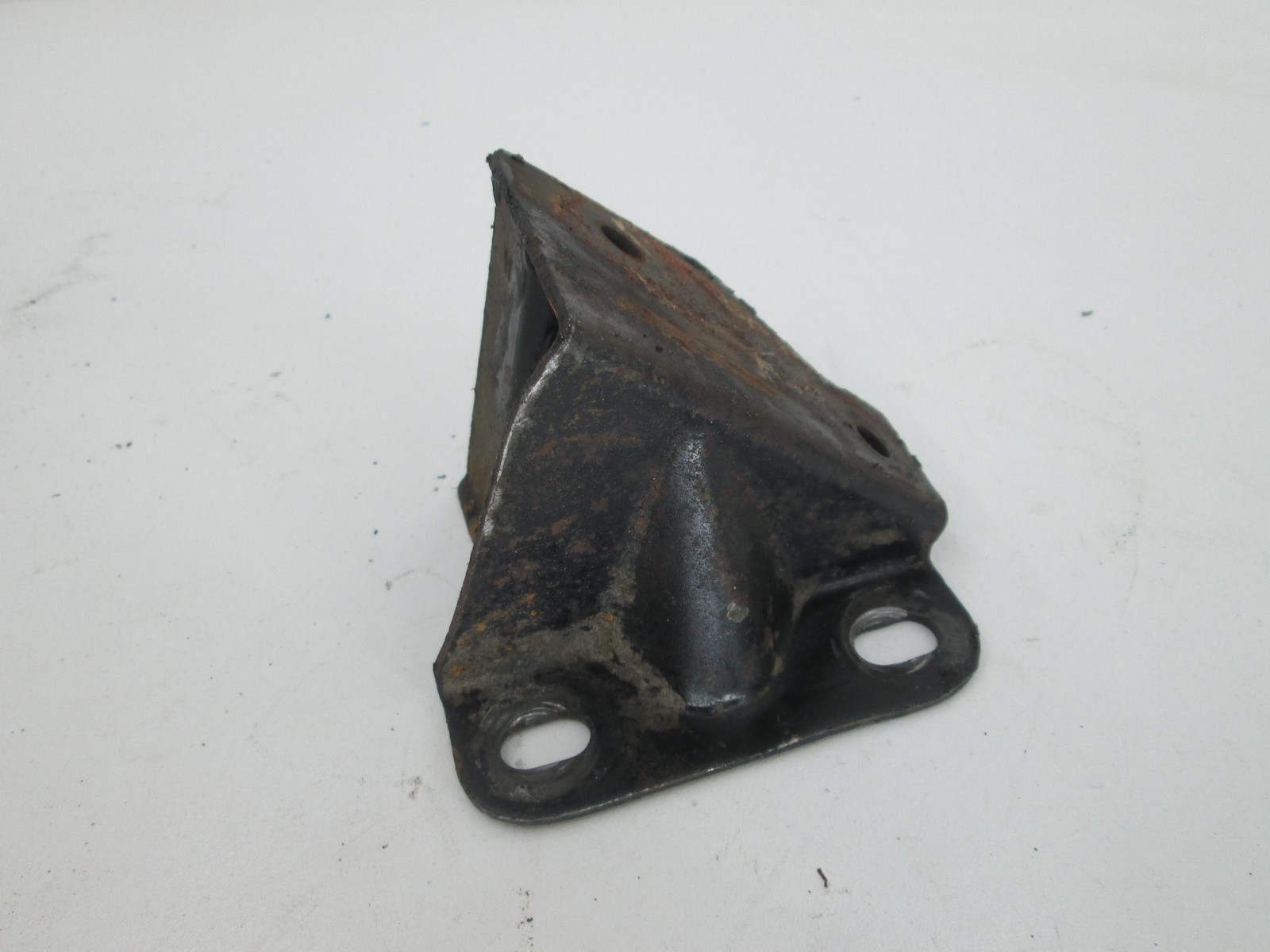 Rolls Royce Silver Shadow Bentley T1 left side transmission mount bracket (USED)