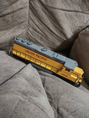 Vintage Bachmann Union Pacific Diesel Locomotive #866 Model HO Train Pls Read