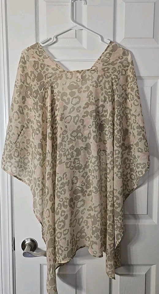 Chico's Mujer Bufanda Mantón Estampado Leopardo Beige. Tostado, rosa claro talla única Foto 4 de 4