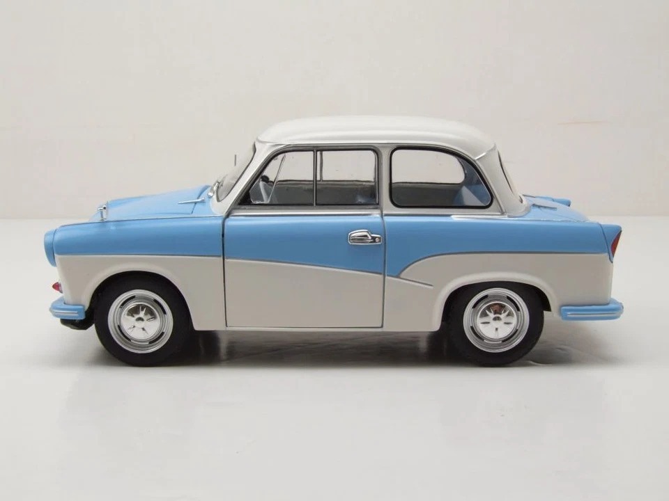 Trabant P50 Trabbi 1958 hellblau weiß Modellauto 1:18 Solido - Bild 3 von 4