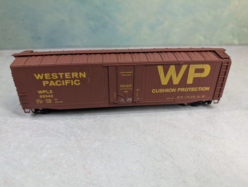 Coche caja puerta enchufable Accurail escala HO 50' USADO Western Pacific WPLX #60940 LEER | Zustand: Used