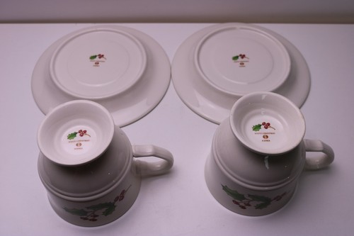 Weiße Weihnachten von Sango Fußtasse & Untertassen 2er Set grüne Stechpalme rote Beeren - Bild 4 von 5
