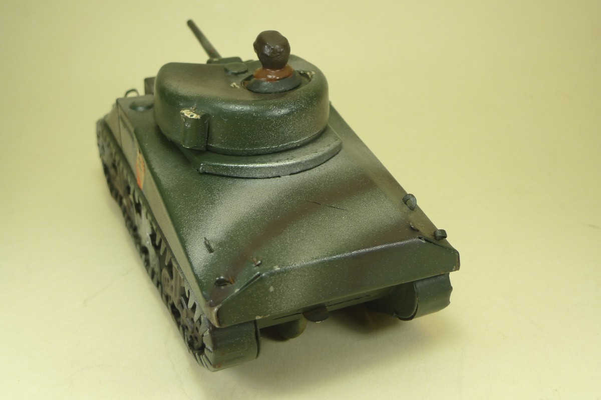 Char Sherman Motorisé Polichinelle - Modèle Réduit De Tank Qui Roule Pour Collectionneur