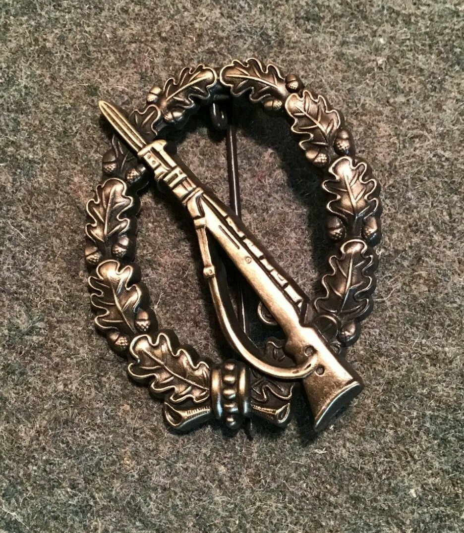 GERMAN WWII INFANTRY ASSAULT BADGE IN BRONZE 1957 BUNDESREPUBLIK