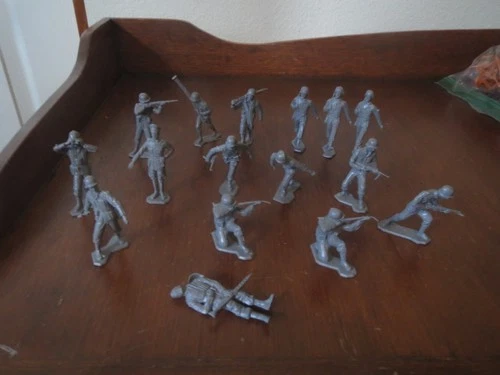 Marx Vintage Battleground Mold Shot Gray Plastic German Soldiers Lot of 16
