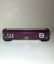 Accurail HO Covered Hopper FEC #22008 – Custom Painted Purple w/ Decals 