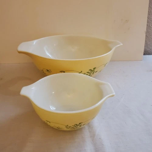 Pair Vintage Pyrex Shenandoah Cinderella Mixing Nesting Bowls - 441 & 444