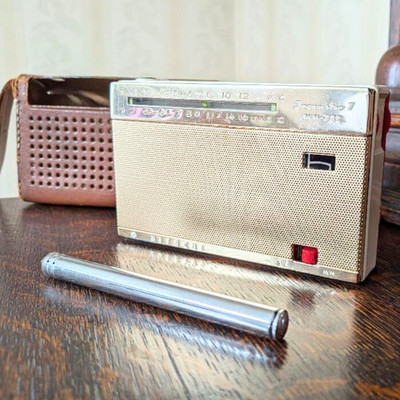 Vintage Hitachi WH-732 Betty 7-Transistor Radio MW SW Japan Mid Century Working
