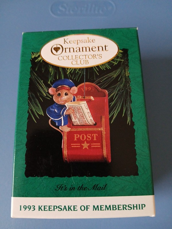 HALLMARK KEEPSAKE CHRISTMAS ORNAMENT IN BOX  IT'S IN THE MAIL 1993 MOUSE POST