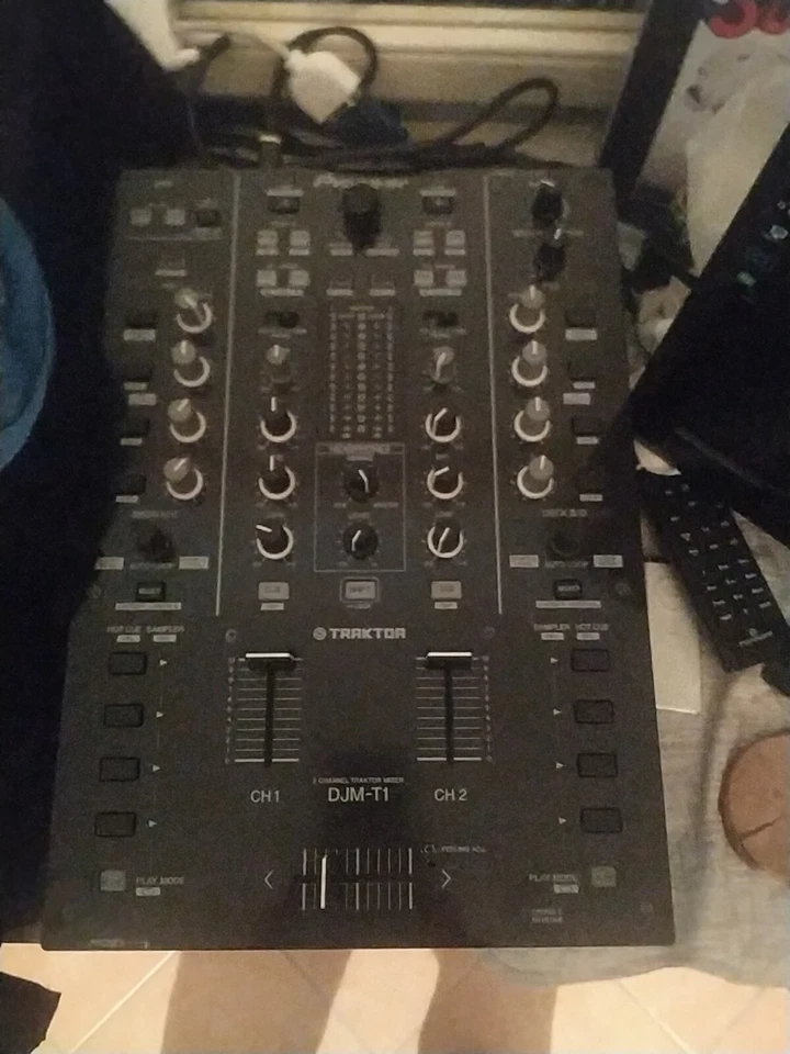 Mixer Pioneer Djm-t1 Perfetto + Vinili Traktor E CD Di Contollo - Immagine 2 di 3