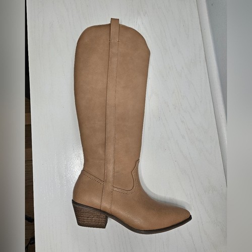 Universal Threads Target Womens tall tan boots size 6.5 with memory foam