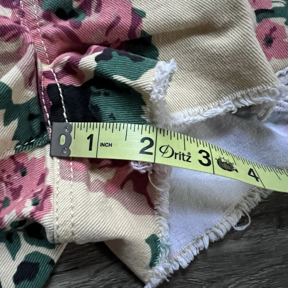 Pantalones Cortos RUE21 Estampado Floral Corte Encaje Foto 3 de 4