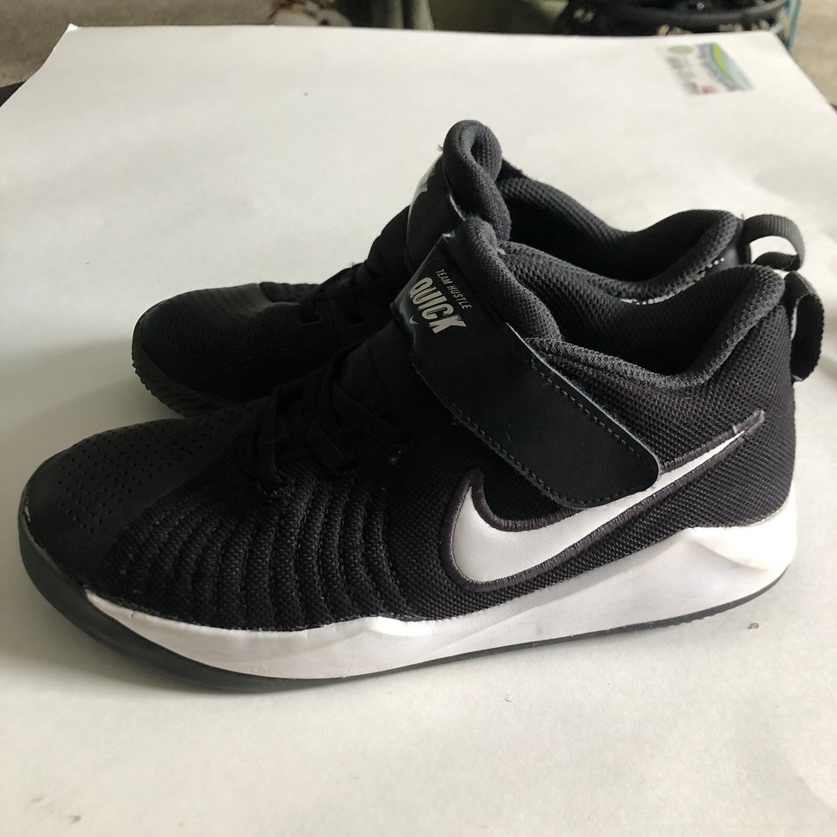 Nike Team Hustle Quick PS AT5299-002 Boy's Black White Mesh