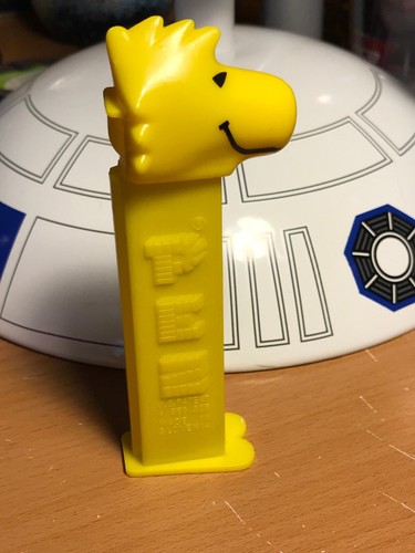 vintage pez dispenser woodstock with feet great condition