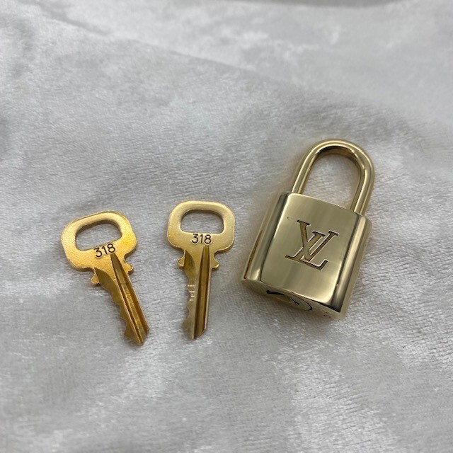 Louis Vuitton PadLock Lock & Key for Bags Brass Gold (randomNumber