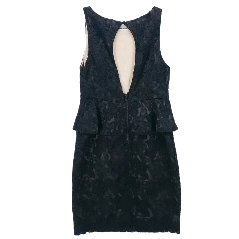 Vestido de encaje Alice+Olivia Josephine Peplum negro ojo de cerradura recorte trasero usado en excelente estado talla 10 Foto 4 de 4