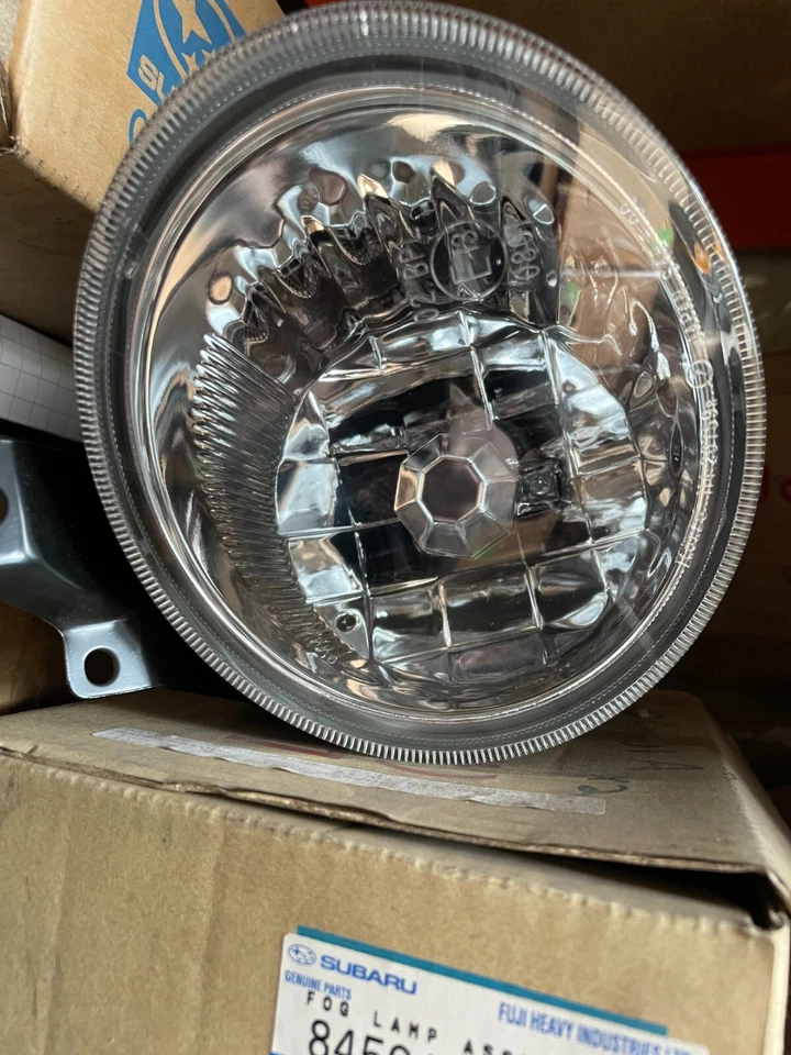 Luz antiniebla derecha Subaru Forester 2003 TA-SG5 84501SA100 Foto 3 de 4