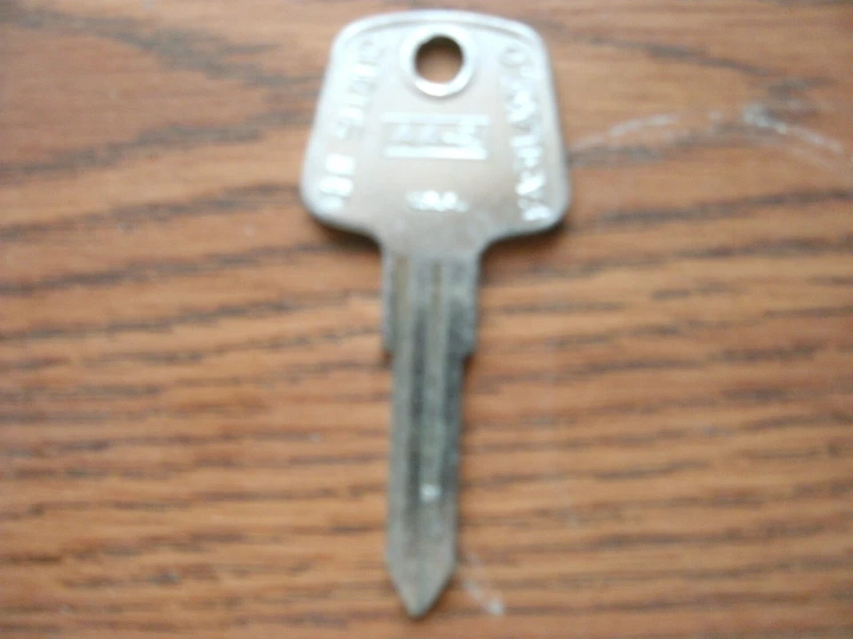 INTERRUPTOR DE ENCENDIDO ORIGINAL EN BLANCO LLAVE ENANA AA2 MG MGB 1978-1980 puede caber 1970-77 Foto 2 de 4