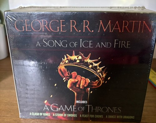 GEORGE R.R. MARTIN - A SONG OF ICE AND FIRE - 5 Book Boxed Set. Sealed. New. - Picture 5 of 7