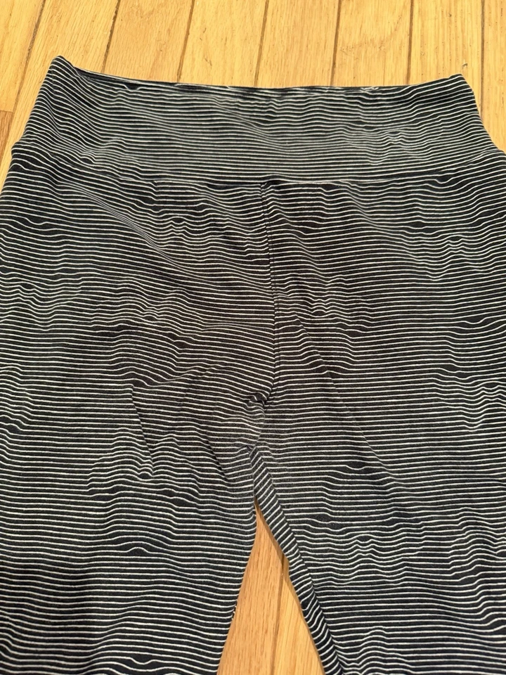 Leggings LuLaRoe OS Vintage Blanco y Negro Rayas Minnie Mouse Foto 3 de 4