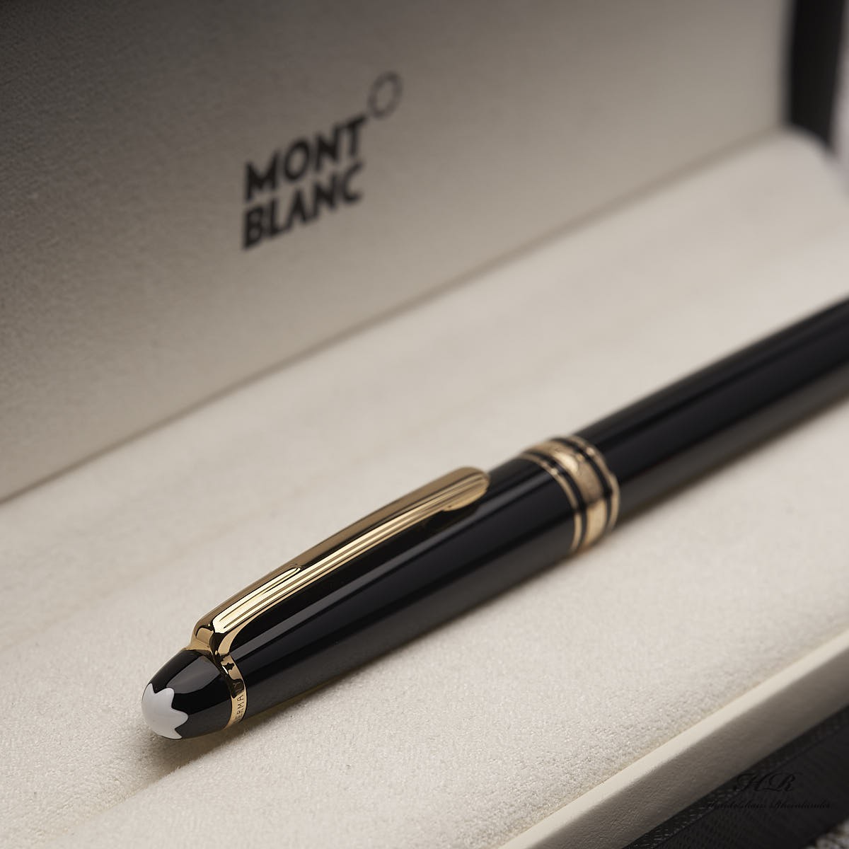 Montblanc Meisterstück Resin Classique Gold Line No 145 Fountain