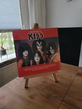 Kiss the best of coloured red rare!