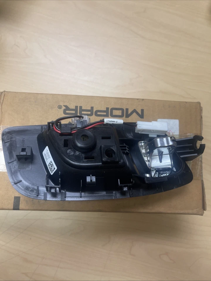 Genuíno Mopar Frente Esquerda Lado LH Maçaneta Interior 300 CARREGADOR #1TF59DX9AC - Imagem 2 de 3