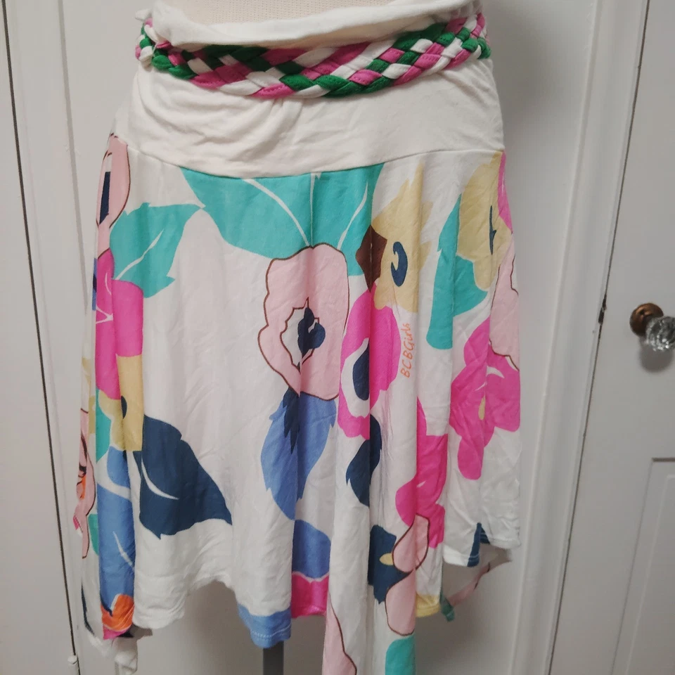 BCBGIRLS Falda Corta Multicolor Grande Con Cinturón Trenzado Cuerda Verde Foto 2 de 4